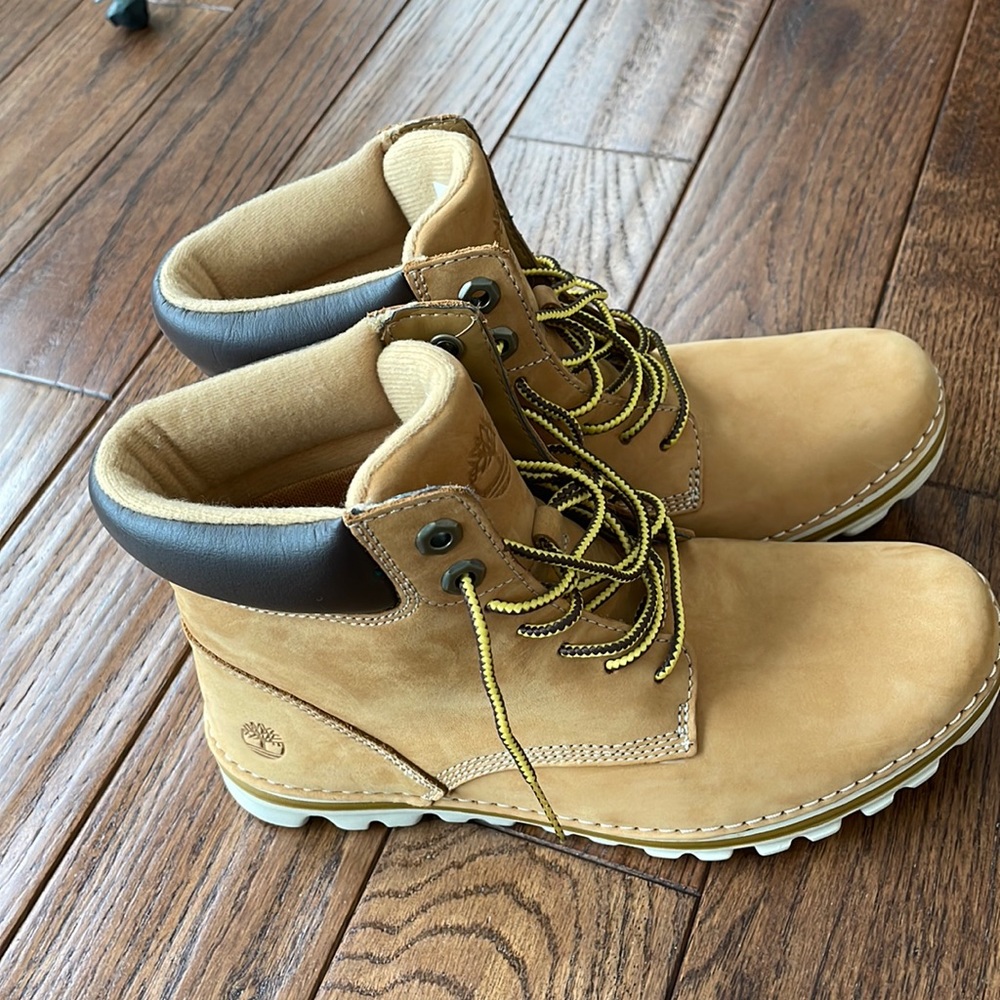 Timberland woman’s 6.5 mid tan boot -new
